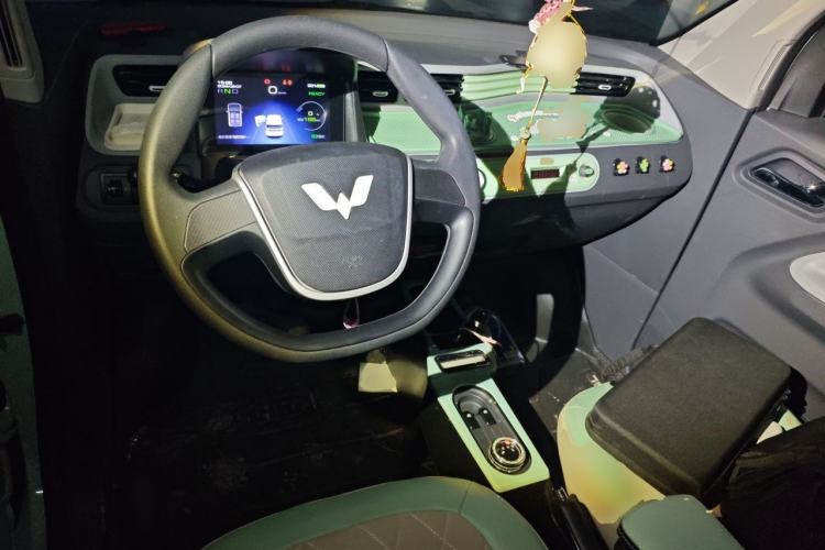 Used Wuling Hongguang MINIEV 2021 Macaron Premium Model – Lithium Iron Phosphate Center Console