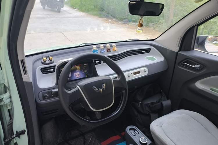 Used Wuling Hongguang MINIEV 2021 Macaron Fashion Model Lithium Iron Phosphate Center Console
