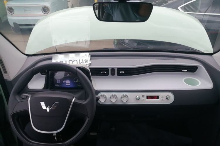 Used Wuling Hongguang MINIEV 2021 Macaron Fashion Model Lithium Iron Phosphate Center Console