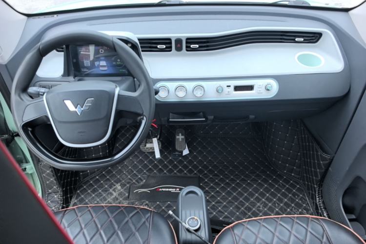 Used Wuling Hongguang MINIEV 2021 Macaron Fashion Model Lithium Iron Phosphate Center Console