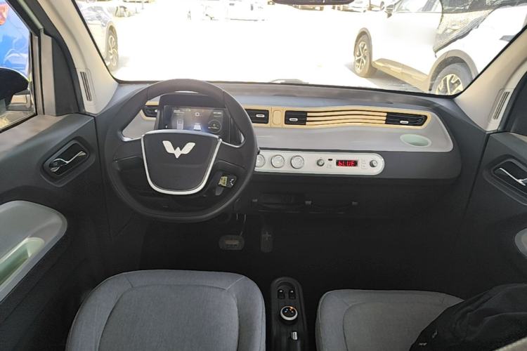 Used Wuling Hongguang MINIEV 2021 Macaron Fashion Model Lithium Iron Phosphate Center Console