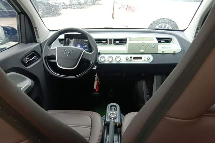 Used Wuling Hongguang MINIEV 2021 Macaron Fashion Edition Lithium-Ion Battery Center Console