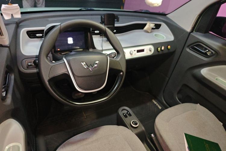 Used Wuling Hongguang MINIEV 2021 Macaron Fashion Model Lithium Iron Phosphate Center Console