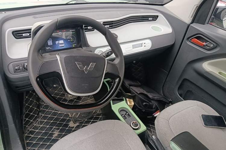 Used Wuling Hongguang MINIEV 2021 Macaron Fashion Model Lithium Iron Phosphate Center Console