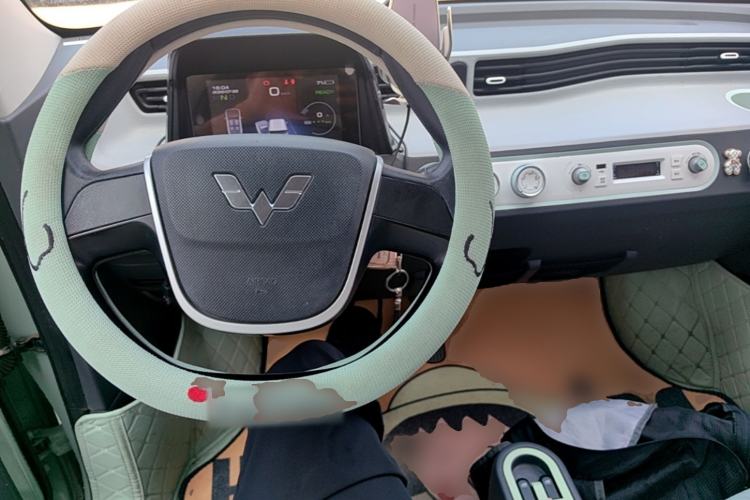 Used Wuling Hongguang MINIEV 2021 Macaron Fashion Model Lithium Iron Phosphate Center Console