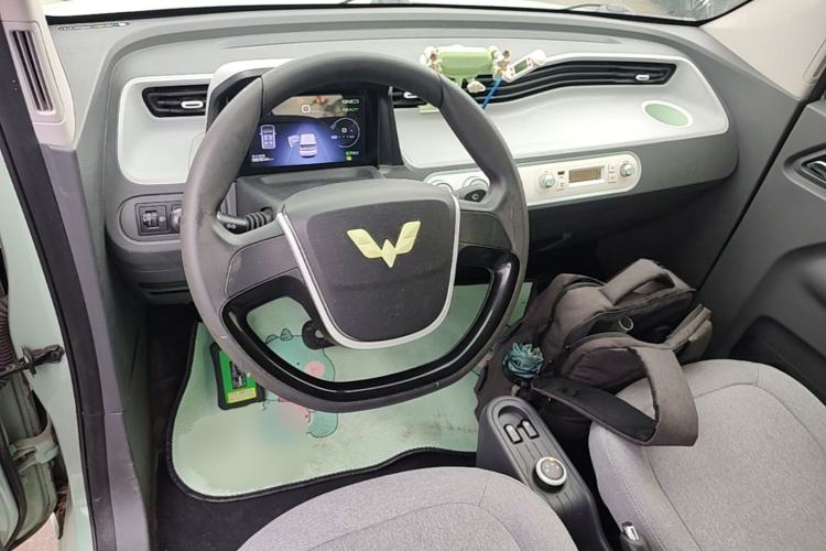 Used Wuling Hongguang MINIEV 2021 Macaron Fashion Model Lithium Iron Phosphate Center Console