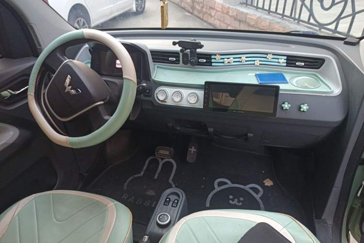 Used Wuling Hongguang MINIEV 2021 Macaron Fashion Model Lithium Iron Phosphate Center Console