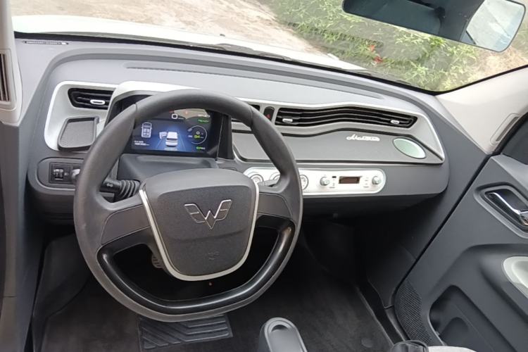 Used Wuling Hongguang MINIEV 2021 Macaron Sandwich Model 170 km Lithium Iron Phosphate Center Console