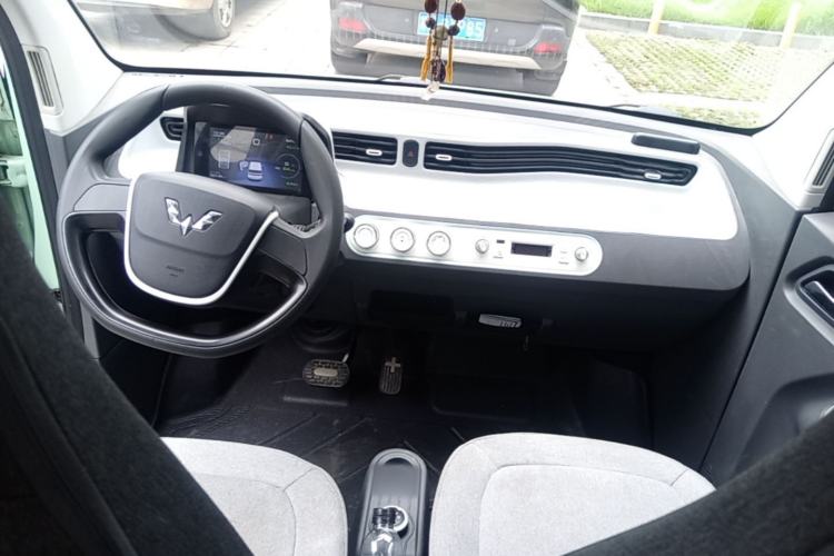 Used Wuling Hongguang MINIEV 2021 Macaron Fashion Model Lithium Iron Phosphate Center Console