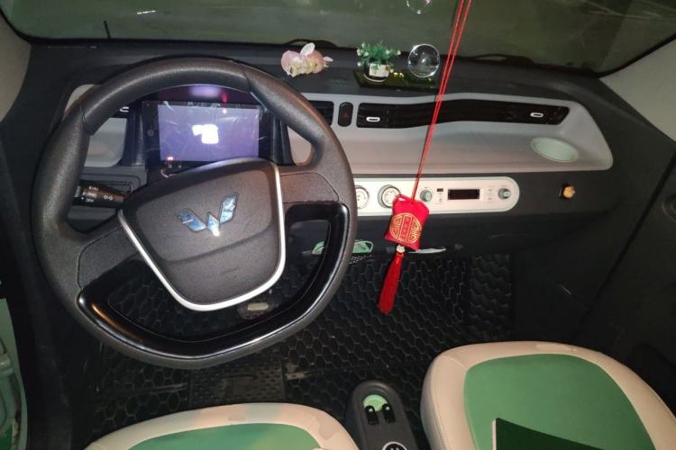 Used Wuling Hongguang MINIEV 2021 Macaron Fashion Model Lithium Iron Phosphate Center Console