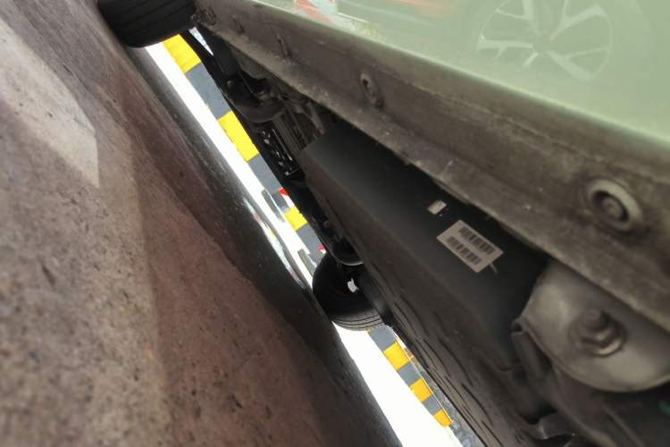 Used Wuling Hongguang MINIEV 2021 Macaron Fashion Model Lithium Iron Phosphate Chassis Rear Left