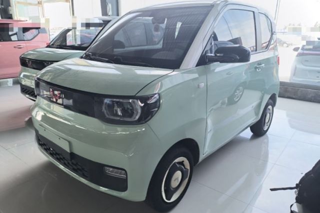 Used Wuling Hongguang MINIEV 2021 Macaron Sandwich Model 120 km Lithium Iron Phosphate