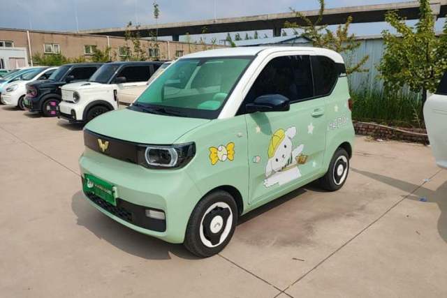 Używany Wuling Hongguang MINIEV 2021 Macaron Premium Model – Lithium Iron Phosphate