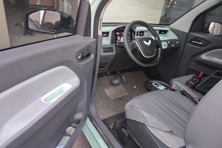 Used Wuling Hongguang MINIEV 2021 Macaron Fashion Model Lithium Iron Phosphate Driver Seat