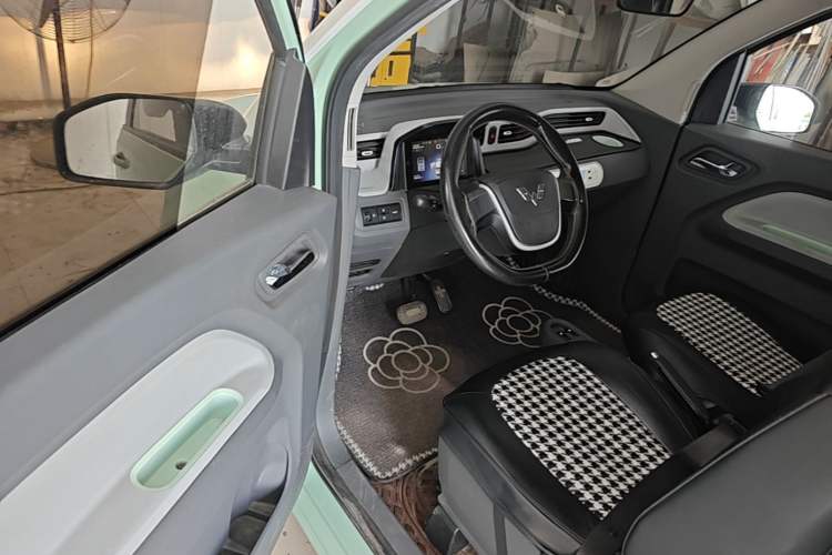 Used Wuling Hongguang MINIEV 2021 Macaron Fashion Model Lithium Iron Phosphate Driver Seat