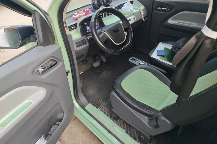 Used Wuling Hongguang MINIEV 2021 Macaron Fashion Edition Lithium-Ion Battery Driver Seat