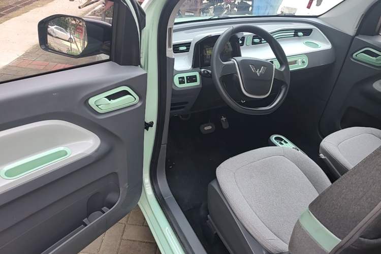 Used Wuling Hongguang MINIEV 2021 Macaron Premium Model – Lithium Iron Phosphate Driver Seat
