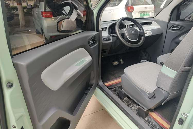 Used Wuling Hongguang MINIEV 2021 Macaron Premium Model – Lithium Iron Phosphate Driver Seat