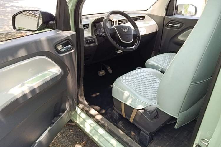 Used Wuling Hongguang MINIEV 2021 Macaron Fashion Model Lithium Iron Phosphate Driver Seat