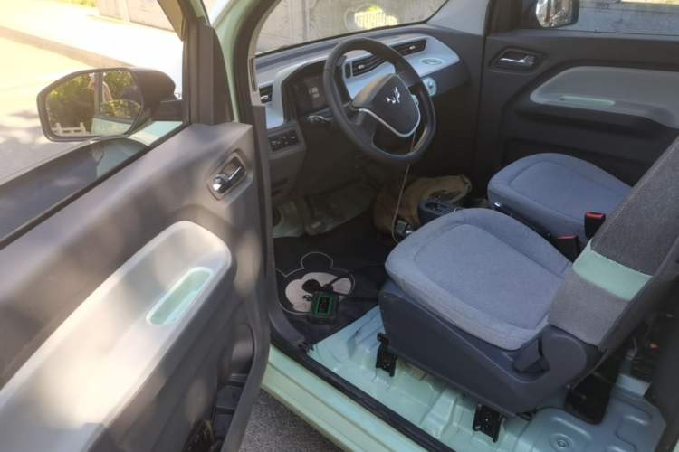 Used Wuling Hongguang MINIEV 2021 Macaron Premium Model – Lithium Iron Phosphate Driver Seat