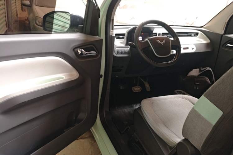Used Wuling Hongguang MINIEV 2021 Macaron Fashion Model Lithium Iron Phosphate Driver Seat