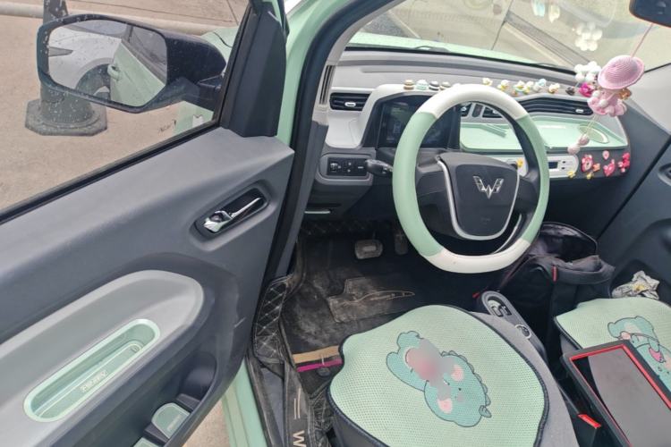 Used Wuling Hongguang MINIEV 2021 Macaron Fashion Model Lithium Iron Phosphate Driver Seat