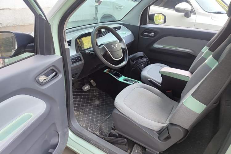 Used Wuling Hongguang MINIEV 2021 Macaron Fashion Model Lithium Iron Phosphate Driver Seat
