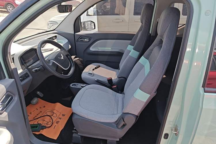 Used Wuling Hongguang MINIEV 2021 Macaron Fashion Model Lithium Iron Phosphate Driver Seat