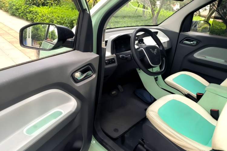 Used Wuling Hongguang MINIEV 2021 Macaron Premium Model – Lithium Iron Phosphate Driver Seat