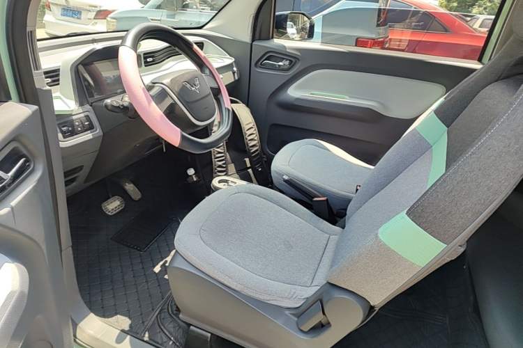 Used Wuling Hongguang MINIEV 2021 Macaron Fashion Model Lithium Iron Phosphate Driver Seat