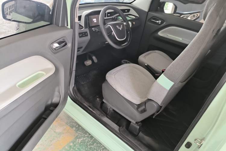 Used Wuling Hongguang MINIEV 2021 Macaron Fashion Model Lithium Iron Phosphate Driver Seat
