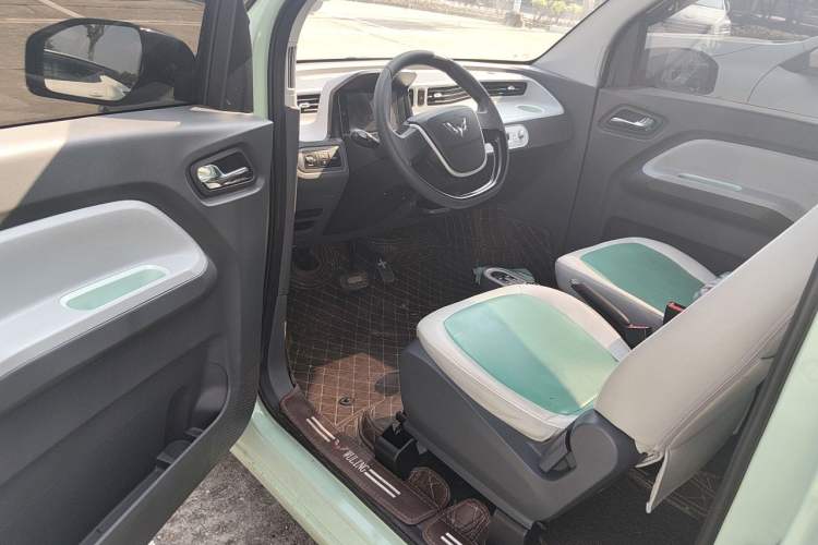 Used Wuling Hongguang MINIEV 2021 Macaron Premium Model – Lithium Iron Phosphate Driver Seat