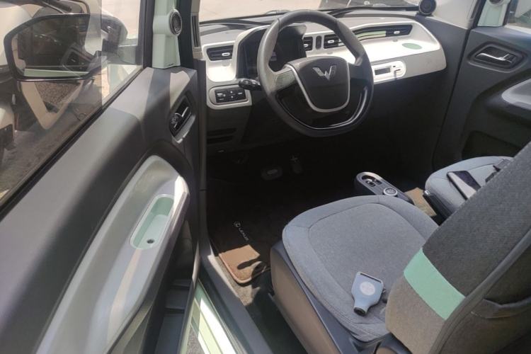Used Wuling Hongguang MINIEV 2021 Macaron Sandwich Model 120 km Lithium NMC Driver Seat