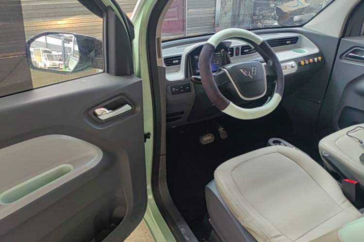 Used Wuling Hongguang MINIEV 2021 Macaron Premium Model – Lithium Iron Phosphate Driver Seat