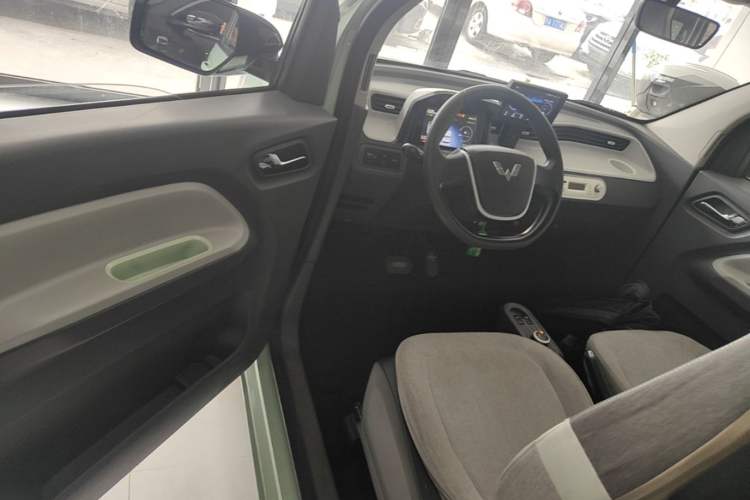 Used Wuling Hongguang MINIEV 2021 Macaron Fashion Edition Lithium-Ion Battery Driver Seat