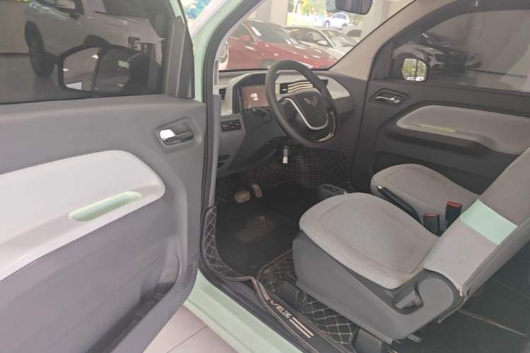 Used Wuling Hongguang MINIEV 2021 Macaron Fashion Model Lithium Iron Phosphate Driver Seat