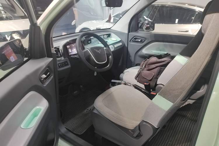 Used Wuling Hongguang MINIEV 2021 Macaron Premium Model – Lithium-NMC Driver Seat