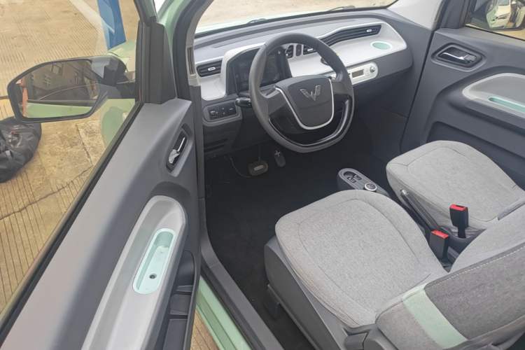 Used Wuling Hongguang MINIEV 2021 Macaron Premium Model – Lithium Iron Phosphate Driver Seat