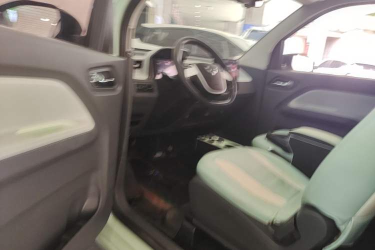 Used Wuling Hongguang MINIEV 2021 Macaron Fashion Model Lithium Iron Phosphate Driver Seat