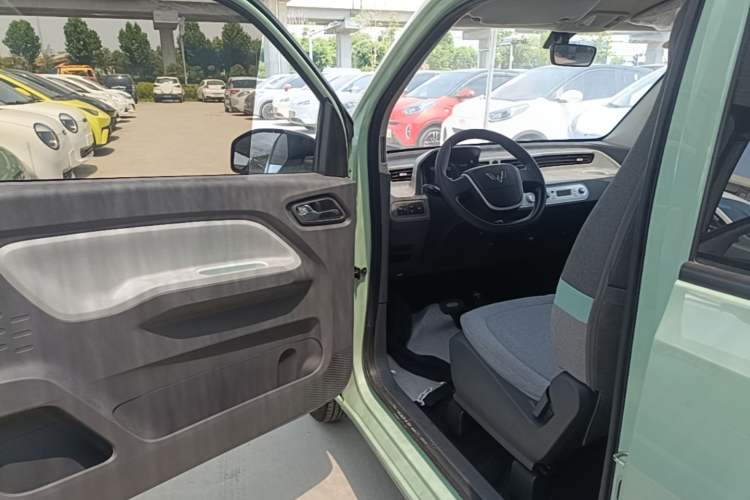 Used Wuling Hongguang MINIEV 2021 Macaron Fashion Model Lithium Iron Phosphate Driver Seat