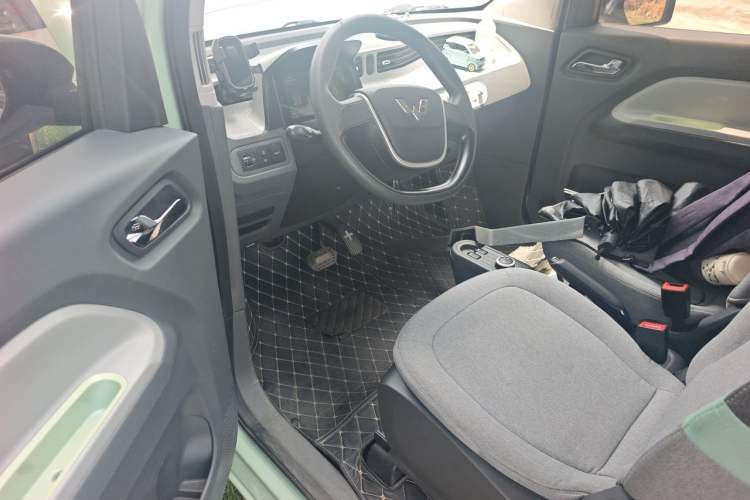 Used Wuling Hongguang MINIEV 2021 Macaron Premium Model – Lithium Iron Phosphate Driver Seat