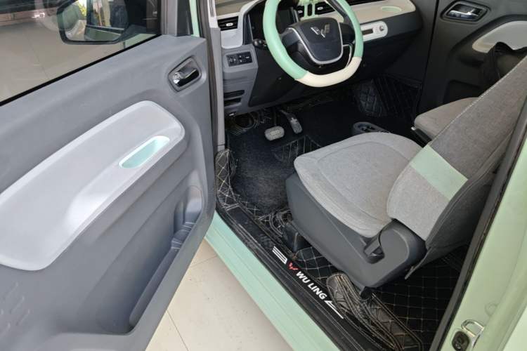 Used Wuling Hongguang MINIEV 2021 Macaron Premium Model – Lithium Iron Phosphate Driver Seat