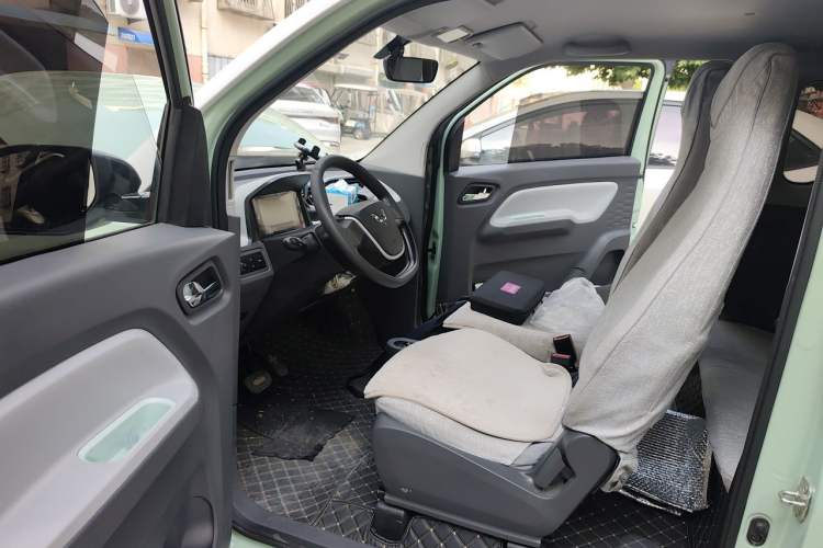Used Wuling Hongguang MINIEV 2021 Macaron Premium Model – Lithium-NMC Driver Seat