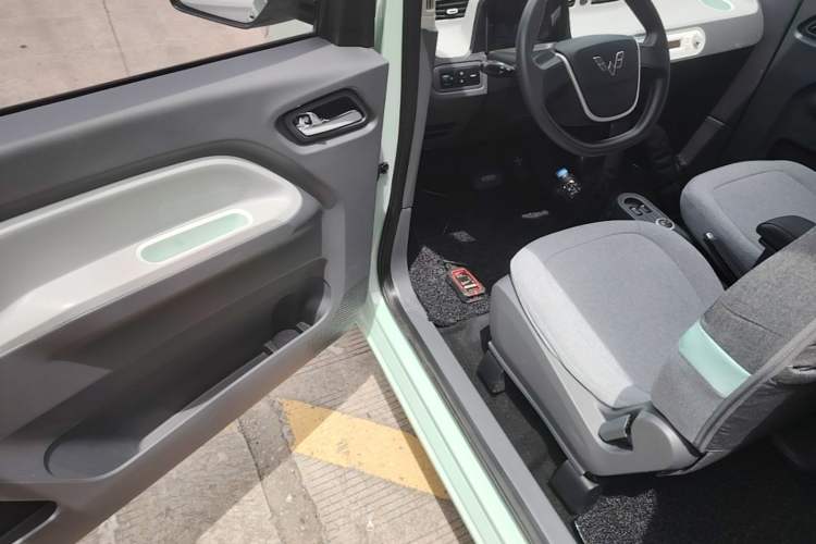 Used Wuling Hongguang MINIEV 2021 Macaron Premium Model – Lithium Iron Phosphate Driver Seat