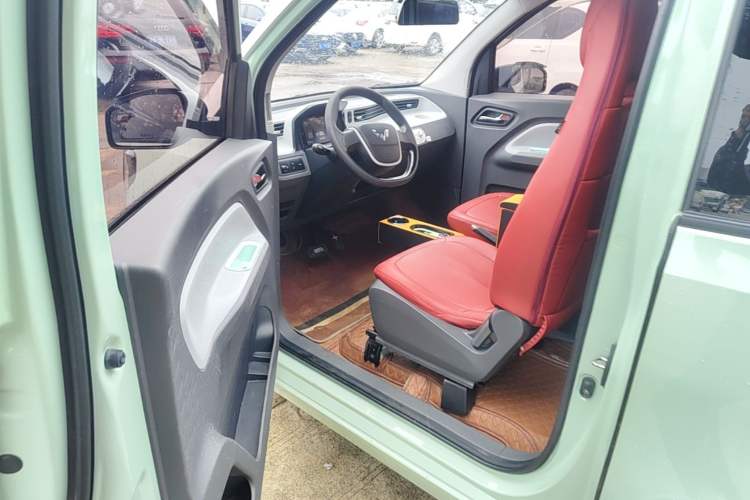 Used Wuling Hongguang MINIEV 2021 Macaron Fashion Model Lithium Iron Phosphate Driver Seat