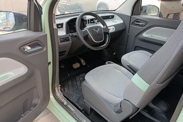 Used Wuling Hongguang MINIEV 2021 Macaron Premium Model – Lithium Iron Phosphate Driver Seat