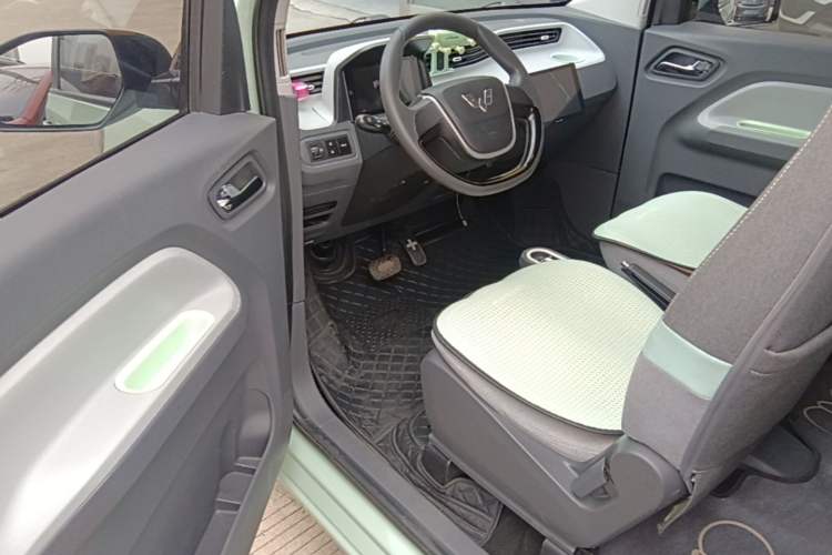 Used Wuling Hongguang MINIEV 2021 Macaron Premium Model – Lithium Iron Phosphate Driver Seat