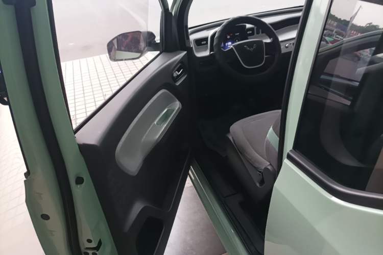 Used Wuling Hongguang MINIEV 2021 Macaron Sandwich Model 120 km Lithium Iron Phosphate Driver Seat
