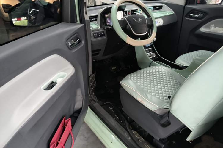 Used Wuling Hongguang MINIEV 2021 Macaron Premium Model – Lithium Iron Phosphate Driver Seat