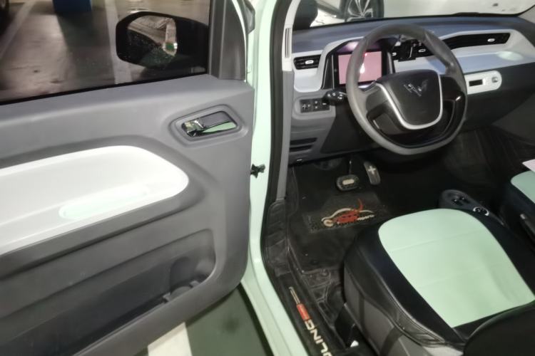 Used Wuling Hongguang MINIEV 2021 Macaron Fashion Model Lithium Iron Phosphate Driver Seat